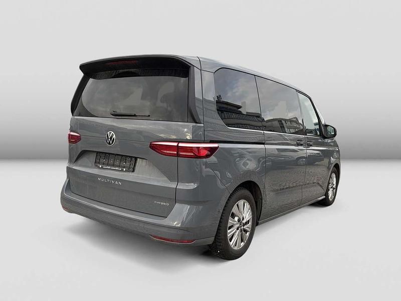 Gebraucht VW Multivan Life 218 PS (160 kW) 2022 Pure grey Van