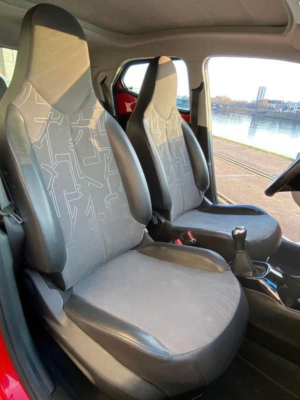 Gebraucht Toyota Aygo 69 PS (50 kW) 2015 Rot Kleinwagen