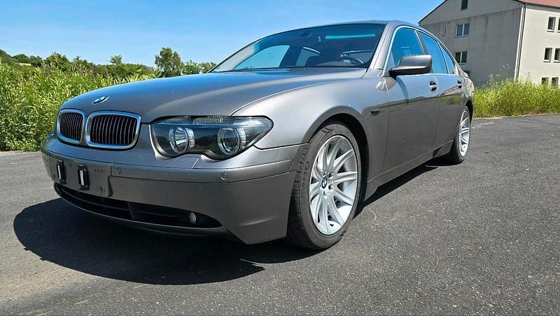 Grau Gebraucht 2002 BMW 745 Limousine | 4.500 € (Fairer Preis) - Bild 1/4