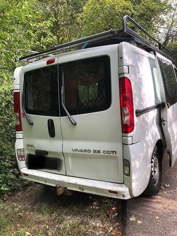 Gebraucht Opel Vivaro 146 PS (107 kW) 2010 Weiß Van / Kleinbus