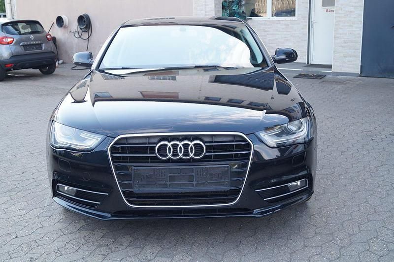 Schwarz Gebraucht 2013 Audi A4 Attraction Limousine | 6.890 € (Superpreis) - Bild 1/4
