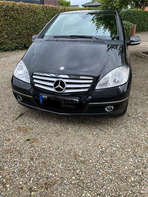 Schwarz Gebraucht 2011 Mercedes A160 Avantgarde Van / Kleinbus | 2.950 € (Guter Preis) - Bild 1/4