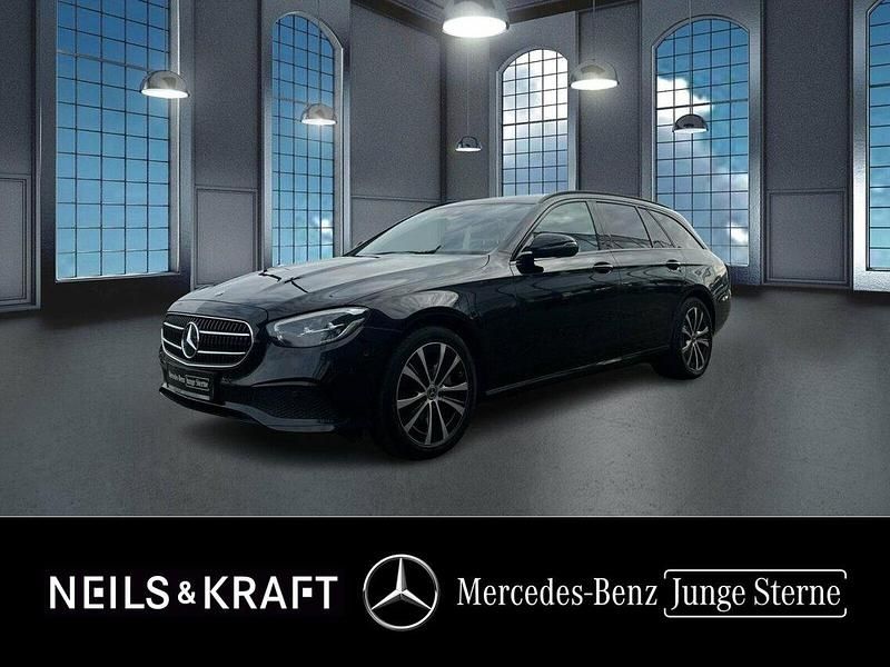 Schwarz Gebraucht 2022 Mercedes E300 Avantgarde Kombi | 37.550 € (Etwas zu teuer) - Bild 1/4