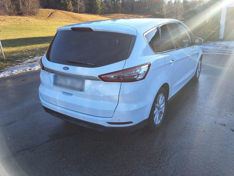 Gebraucht Ford S-MAX Titanium 150 PS (110 kW) 2015 Weiß Van / Kleinbus