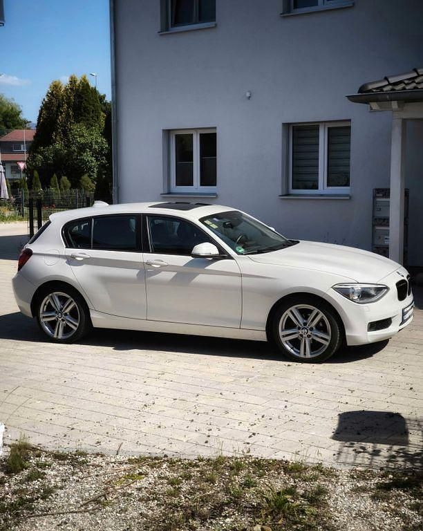 Weiß Gebraucht 2013 BMW 118 Comfort Edition Kleinwagen | 11.700 € (Etwas zu teuer) - Bild 1/4