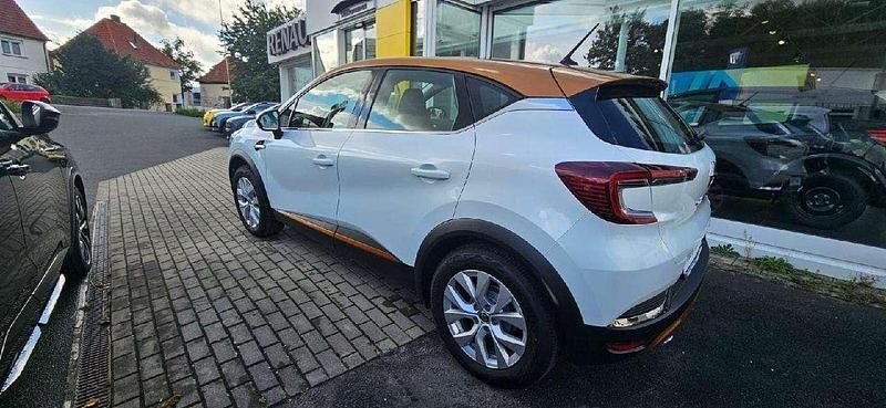 Gebraucht Renault Captur Intens 140 PS (102 kW) 2021 Weiss qnc +orange epy SUV
