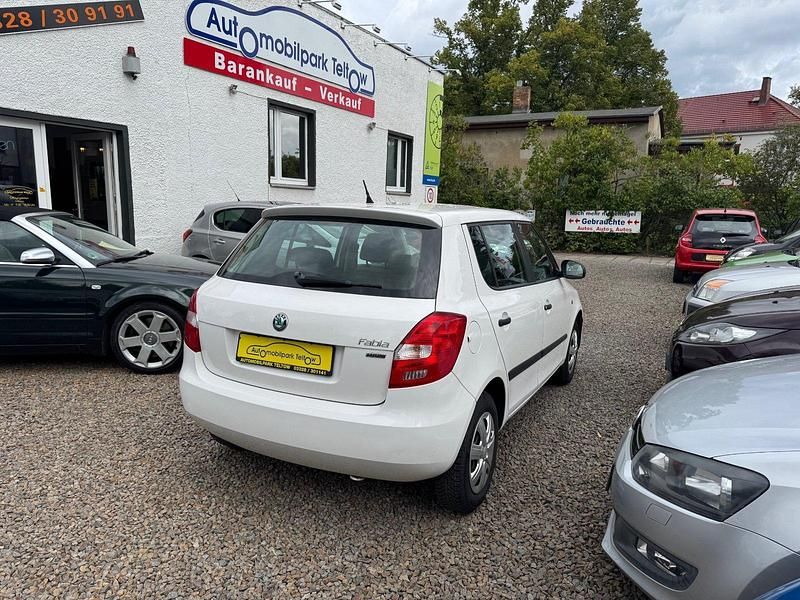 Gebraucht Skoda Fabia Active 60 PS (44 kW) 2012 Weiß Kleinwagen