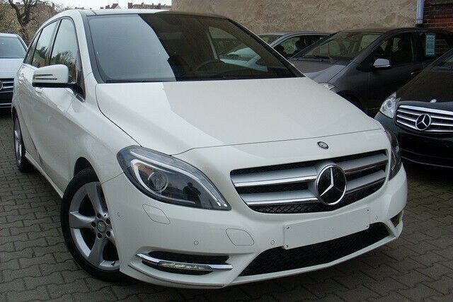 Weiß metallic Gebraucht 2013 Mercedes B200 Van / Kleinbus | 13.990 € (Fairer Preis) - Bild 1/4