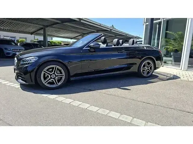 Gebraucht Mercedes C220 AMG 194 PS (142 kW) 2021 Schwarz Cabrio