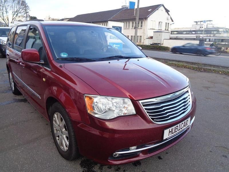 Rot Gebraucht 2014 Chrysler Town & Country Van | 5.495 € - Bild 1/4