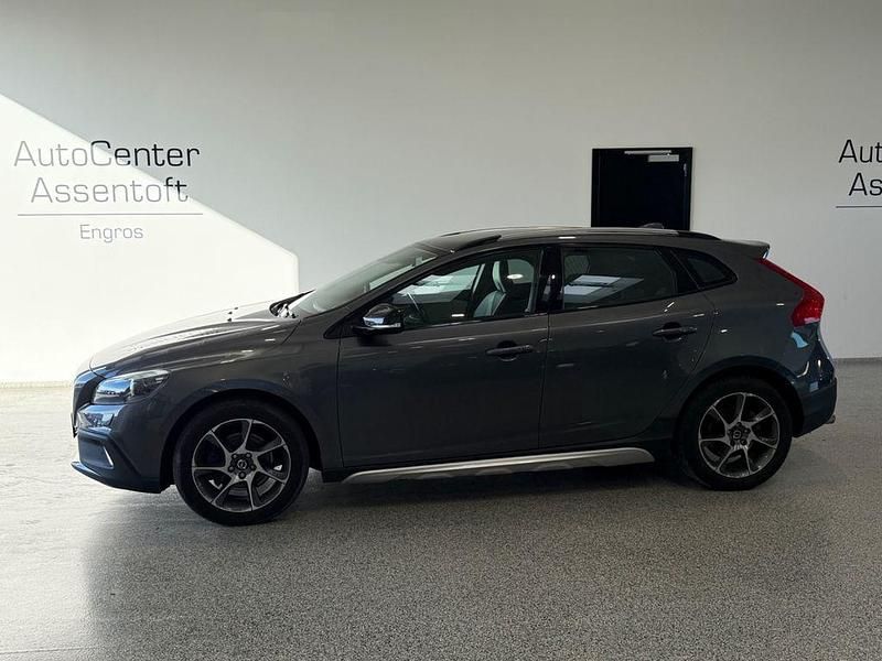 Grau Gebraucht 2012 Volvo V40 Summum Kombi | 8.000 € (Guter Preis) - Bild 1/3