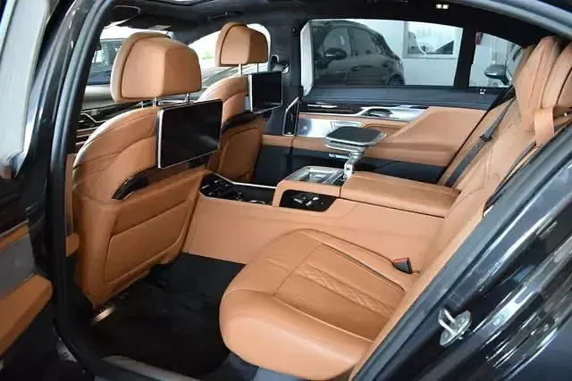 Gebraucht BMW 750L Executive 400 PS (294 kW) 2018 Grau Limousine