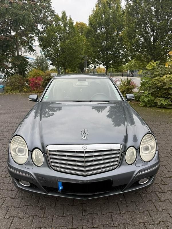 Blau Gebraucht 2007 Mercedes E320 Limousine | 3.500 € (Superpreis) - Bild 1/4
