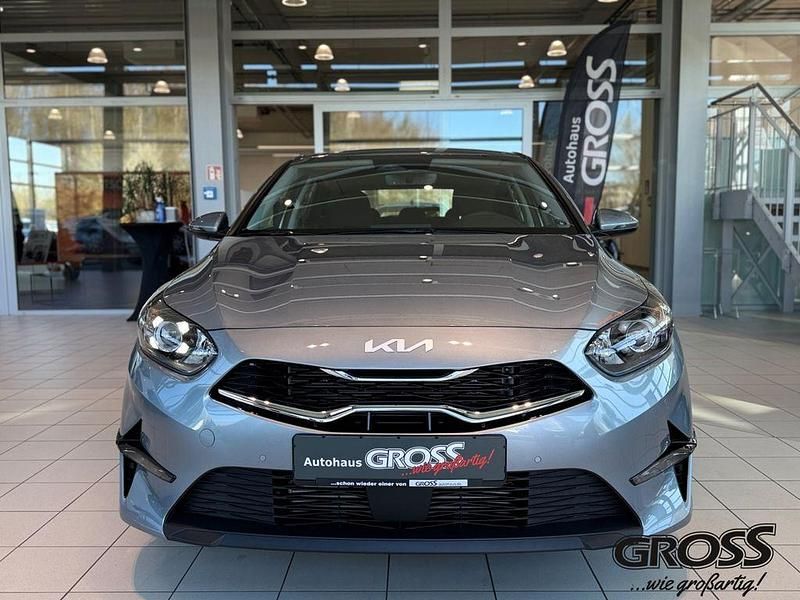 Gebraucht Kia Ceed 140 PS (102 kW) 2025 Silber Kleinwagen