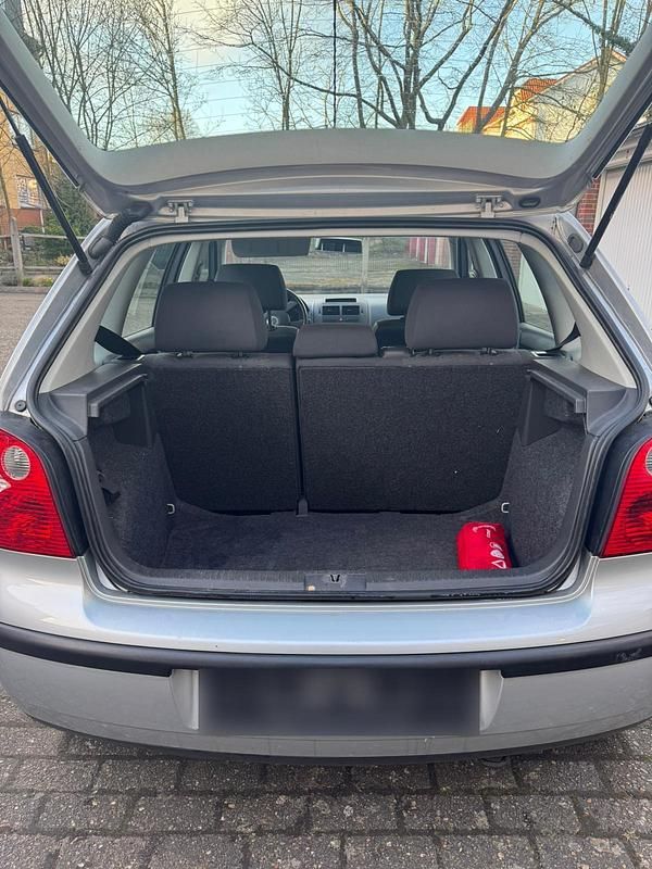 Gebraucht VW Polo 64 PS (47 kW) 2004 Silber Kleinwagen