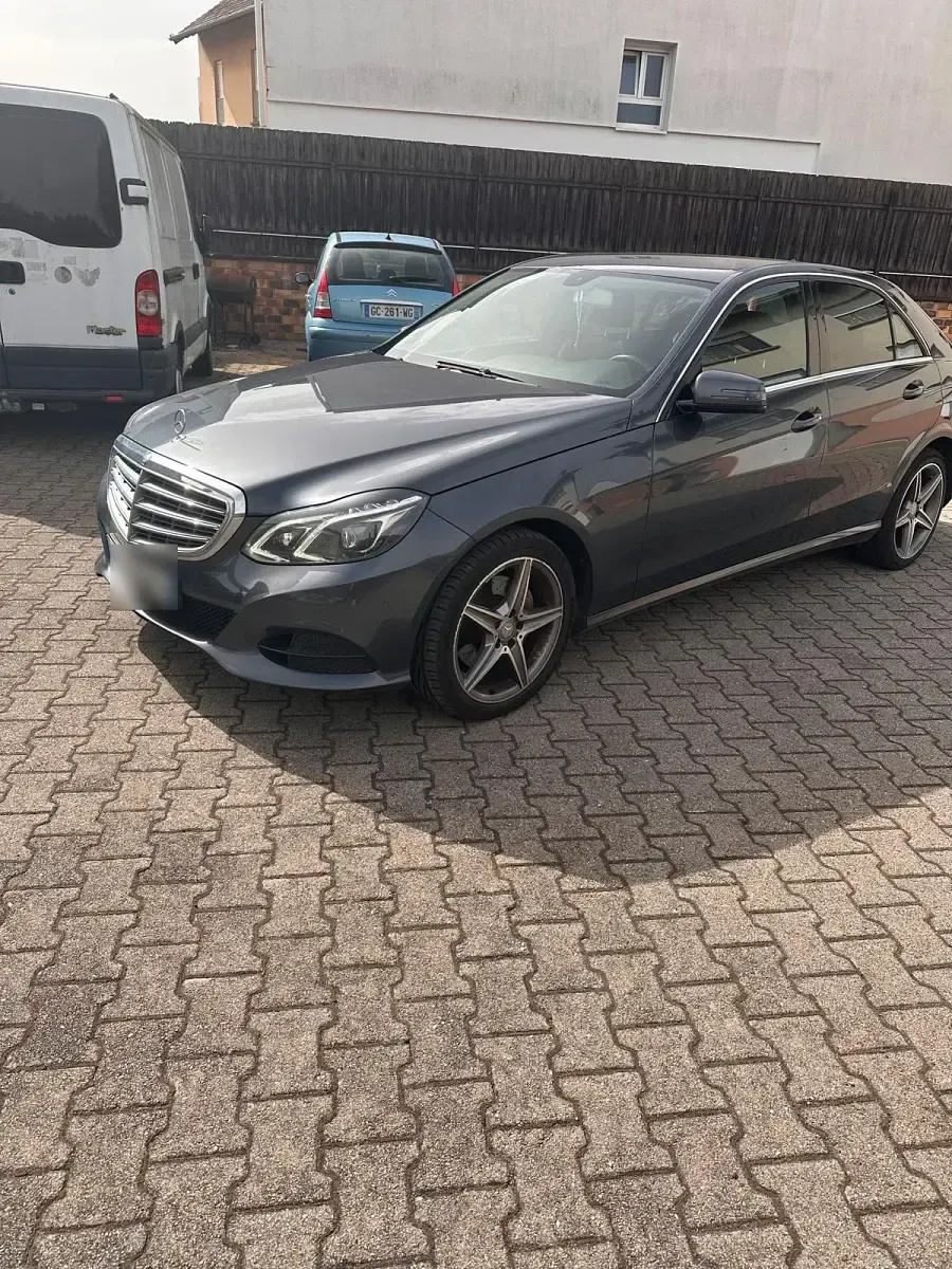 Gebraucht Mercedes E300 204 PS (150 kW) 2014 Blau Limousine