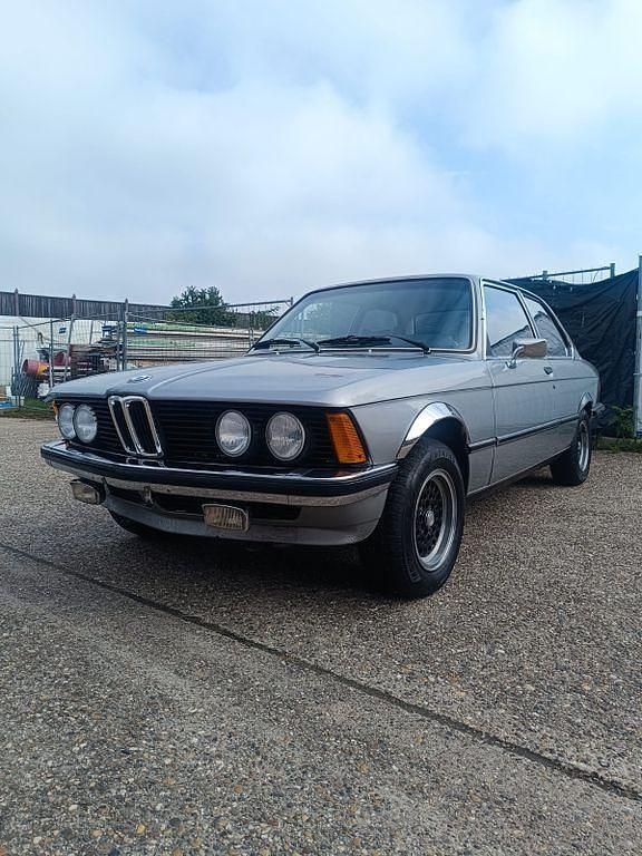 Grau Gebraucht 1976 BMW 318 Coupé | 9.000 € - Bild 1/4