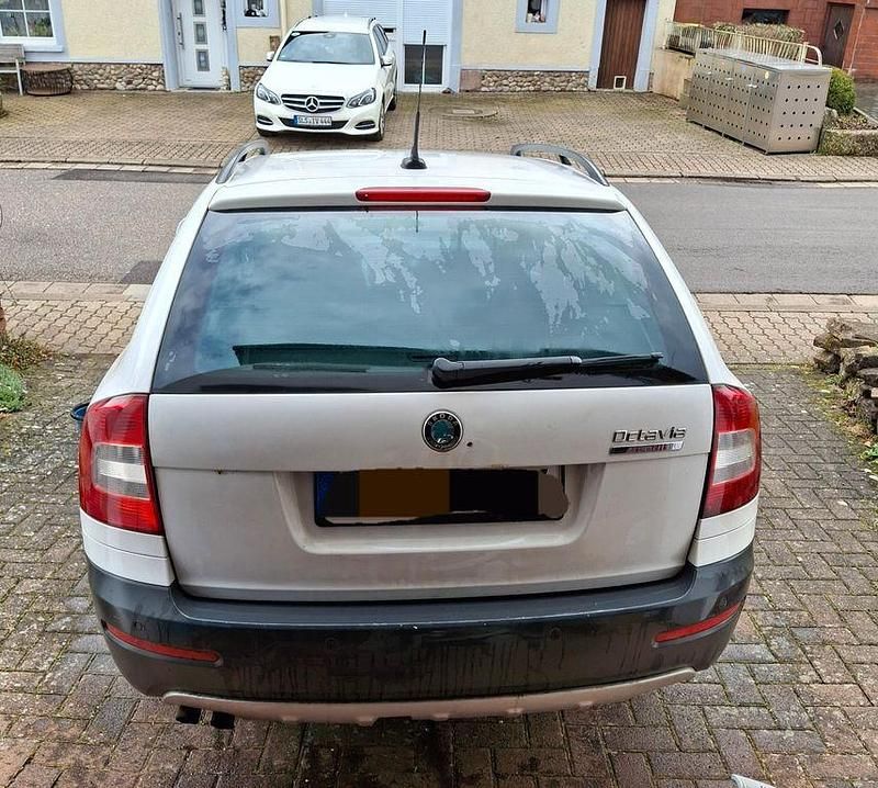 Gebraucht Skoda Octavia 140 PS (102 kW) 2013 Weiß Kombi