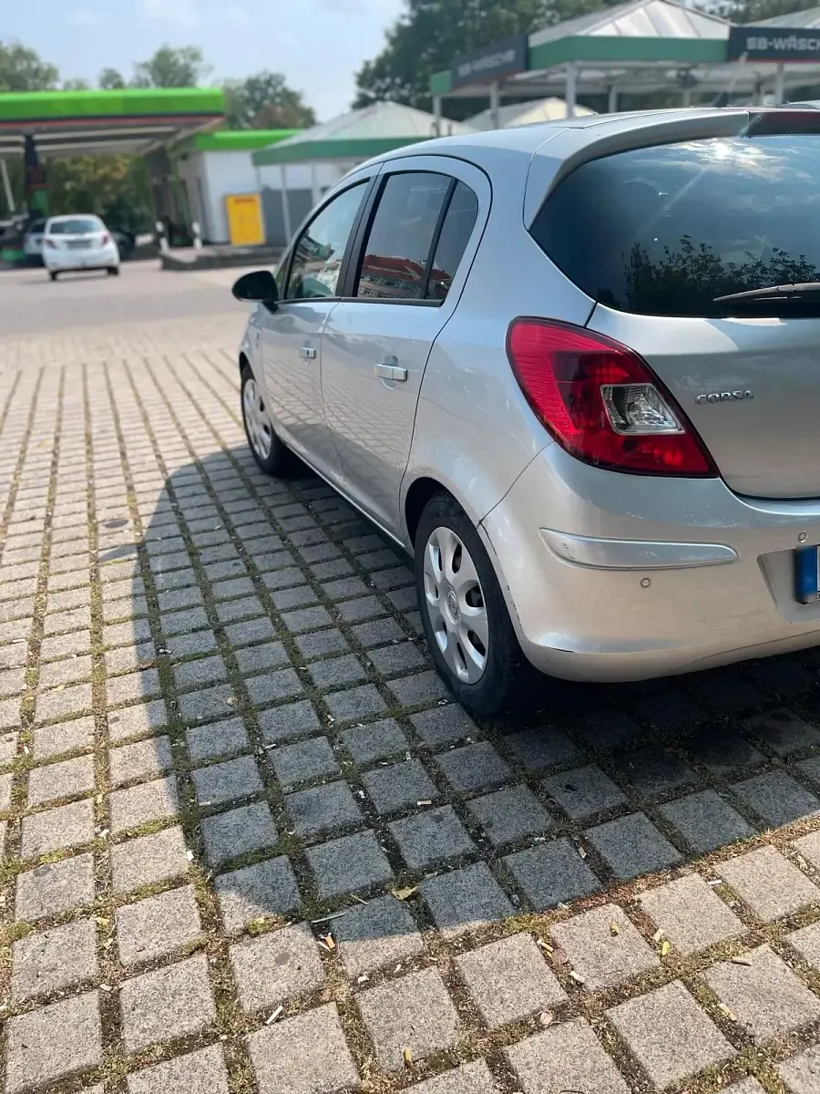 Gebraucht Opel Corsa 69 PS (50 kW) 2010 Silber Kleinwagen