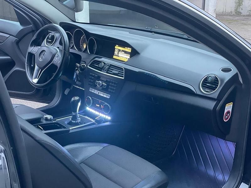 Gebraucht Mercedes 220 170 PS (125 kW) 2011 Schwarz Coupé