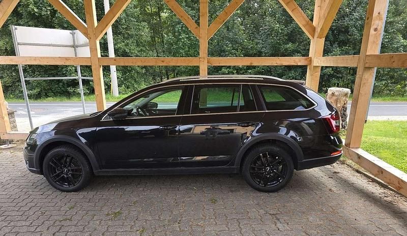 Schwarz Gebraucht 2019 Skoda Octavia Scout Scout 4x4 Kombi | 23.490 € (Fairer Preis) - Bild 1/4