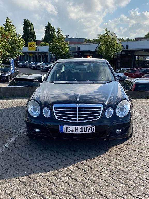 Schwarz Gebraucht 2008 Mercedes E200 Classic Limousine | 3.000 € (Superpreis) - Bild 1/4