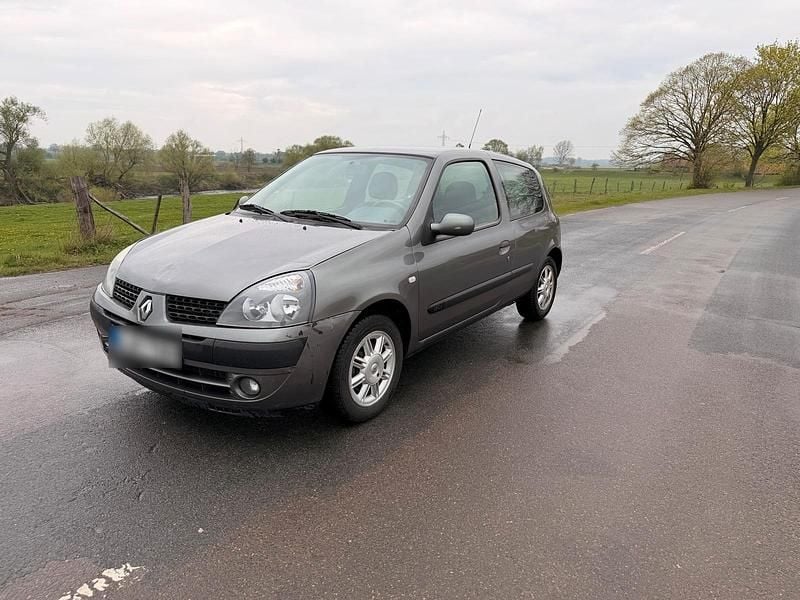 Gebraucht Renault Clio II 82 PS (60 kW) 2003 Grau Kleinwagen