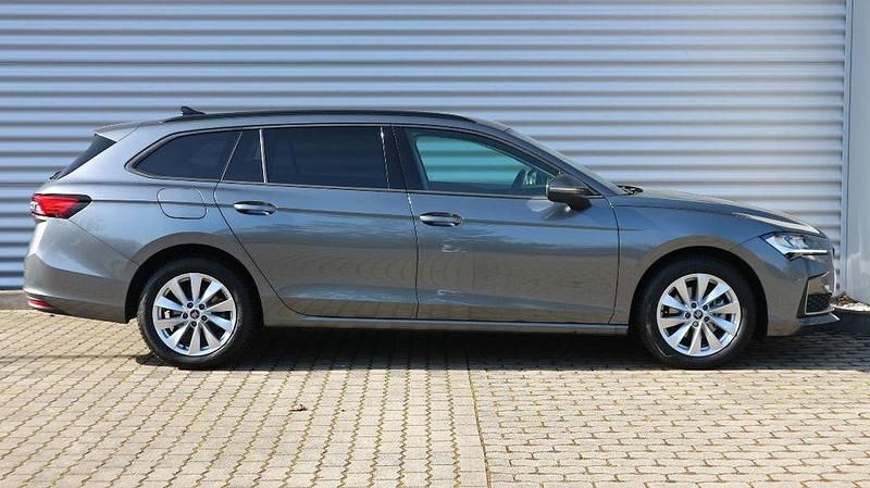 Gebraucht Skoda Superb Selection 150 PS (110 kW) 2025 Grau Kombi