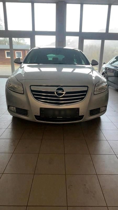 Silber Gebraucht 2012 Opel Insignia Limousine | 3.900 € (Superpreis) - Bild 1/4