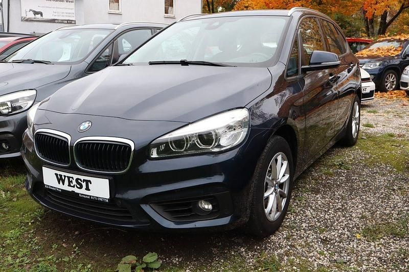 Blau Gebraucht 2017 BMW 218 Active Tourer Sport Line Van / Kleinbus | 13.990 € (Guter Preis) - Bild 1/2