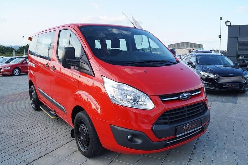 Rot Gebraucht 2017 Ford Transit Trend Kombi | 19.890 € - Bild 1/4