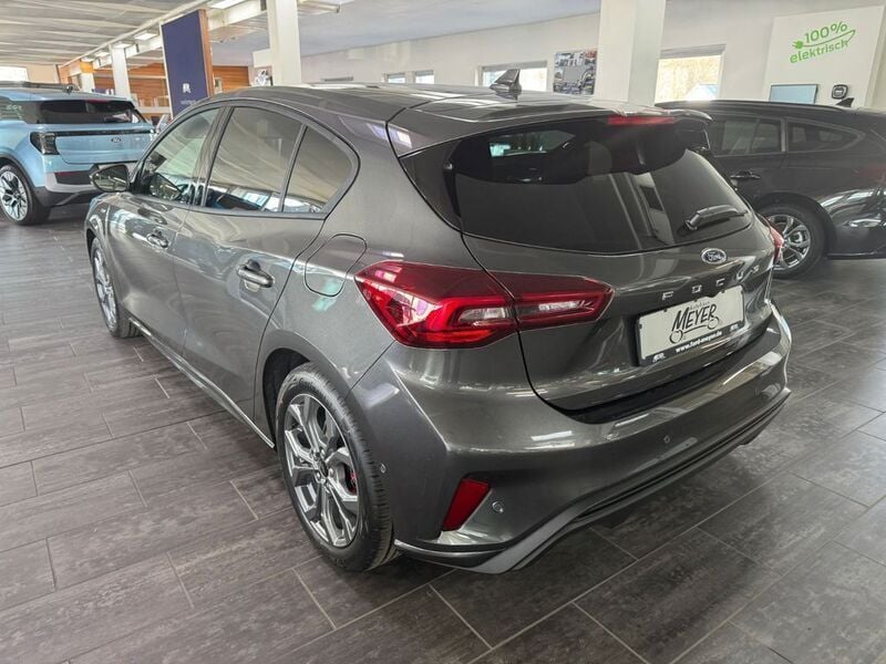 Neu Ford Focus ST-Line 125 PS (91 kW) 2025 Grey metallic Limousine