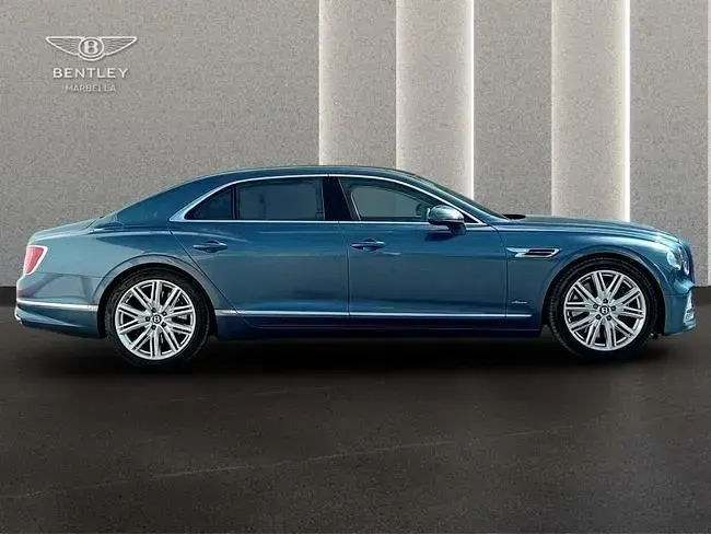 Gebraucht Bentley Flying Spur 551 PS (405 kW) 2023 Blau Limousine