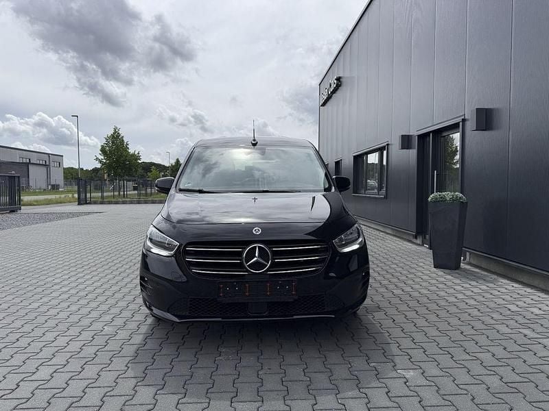 Schwarz Gebraucht 2023 Mercedes T160 Van / Kleinbus | 21.400 € (Fairer Preis) - Bild 1/4