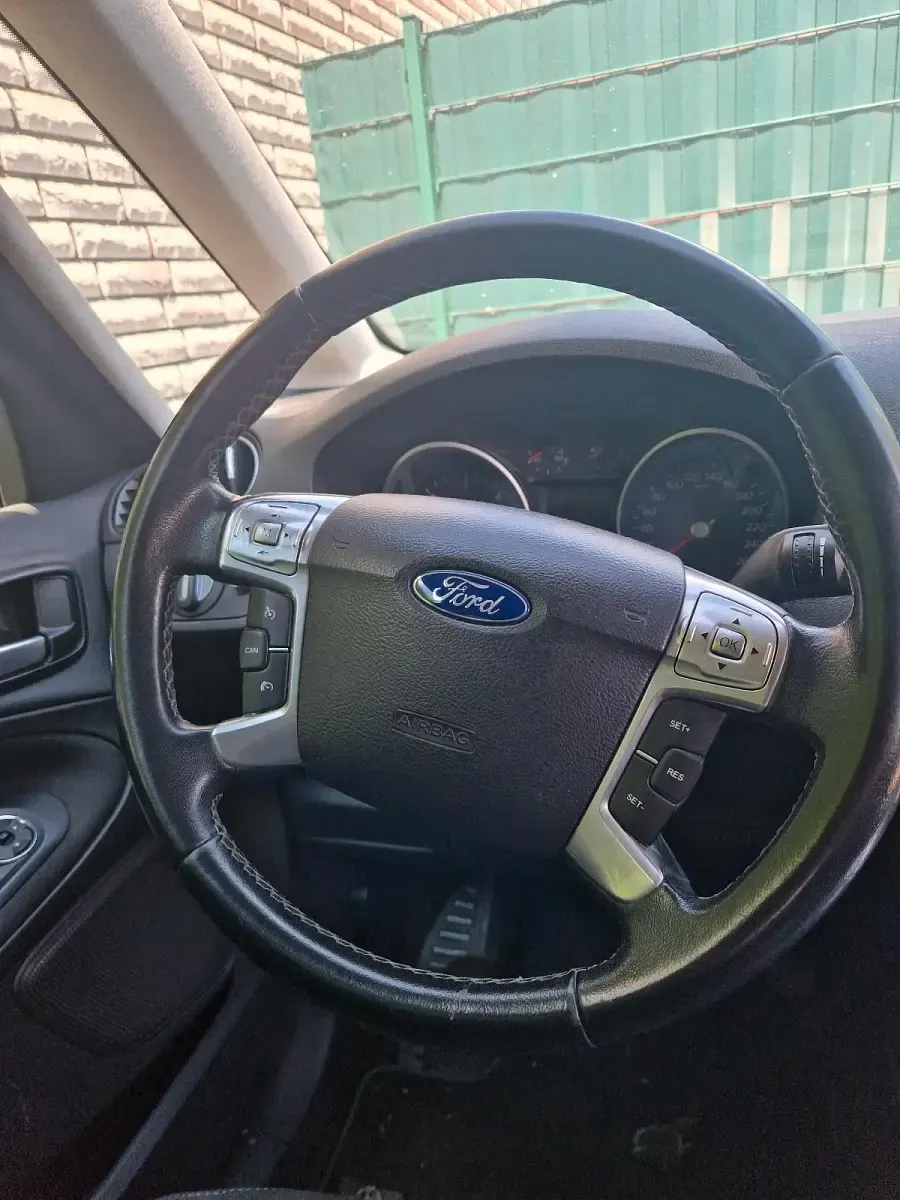 Gebraucht Ford Galaxy 141 PS (103 kW) 2013 Schwarz Van / Kleinbus