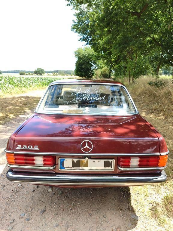 Gebraucht Mercedes E230 136 PS (100 kW) 1983 Rot Limousine