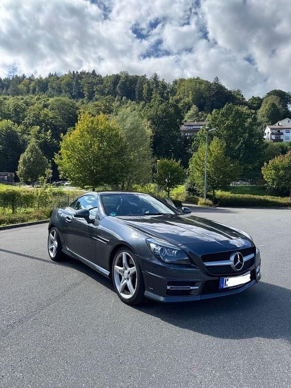 Grau Gebraucht 2013 Mercedes SLK250 AMG line Cabrio | 20.999 € (Fairer Preis) - Bild 1/4