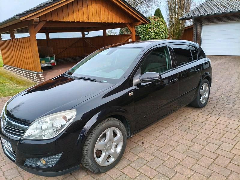 Gebraucht Opel Astra 115 PS (84 kW) 2008 Schwarz Limousine