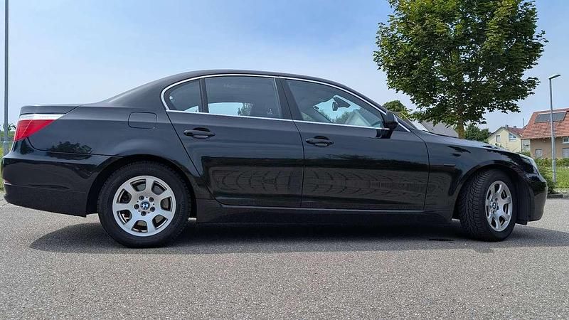 Gebraucht BMW 523 190 PS (139 kW) 2008 Schwarz Limousine