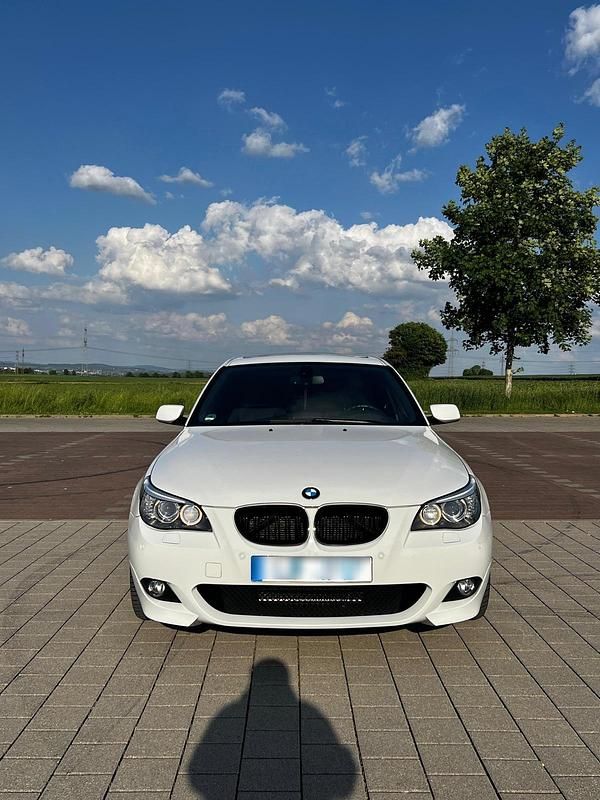 Weiß Gebraucht 2009 BMW 525 M Sport Limousine | 17.000 € - Bild 1/4