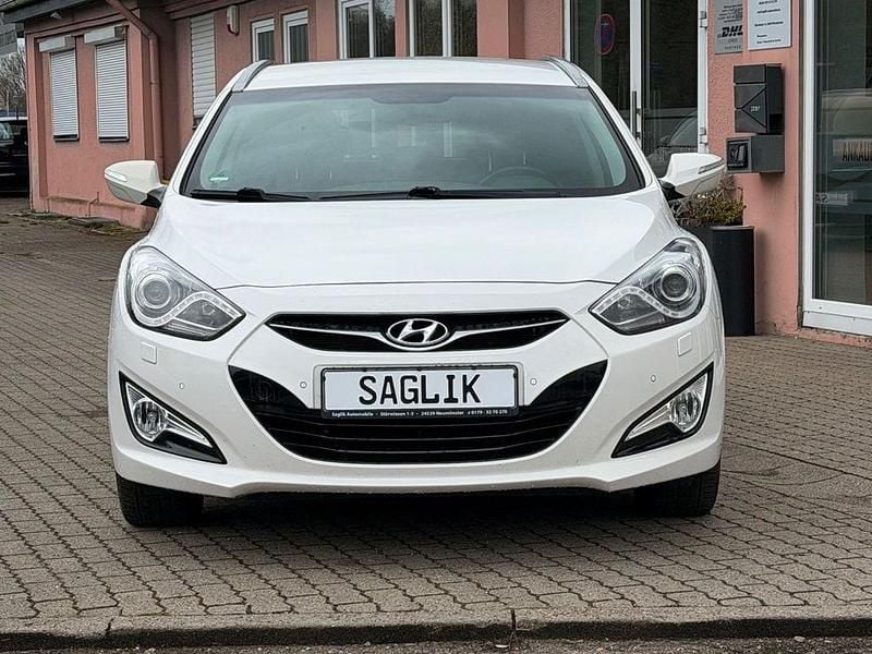 Gebraucht Hyundai i40 Edition 135 PS (99 kW) 2015 Weiß Kombi