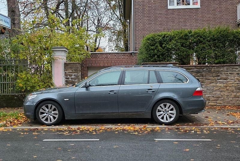 Grau Gebraucht 2006 BMW 525 Kombi | 2.950 € (Superpreis) - Bild 1/4