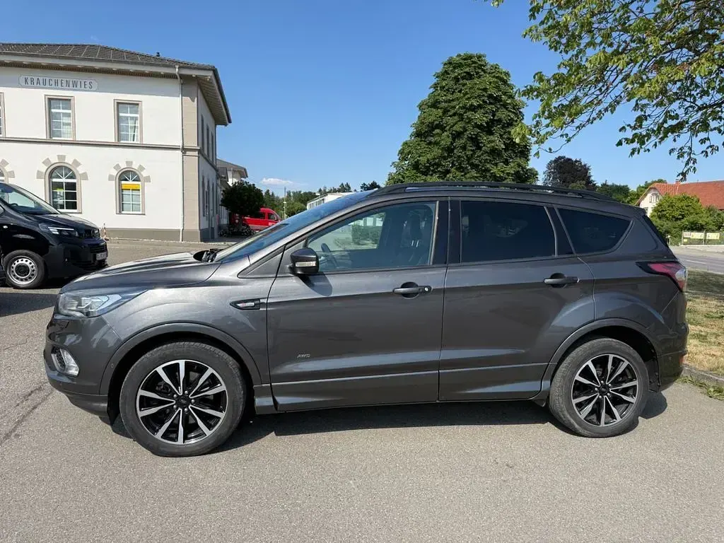 Gebraucht Ford Kuga ST-Line 179 PS (131 kW) 2017 Grau SUV