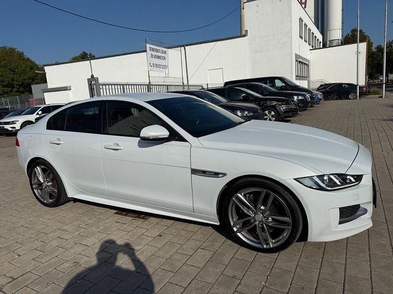 Gebraucht Jaguar XE R-Sport 180 PS (132 kW) 2015 Andere Limousine