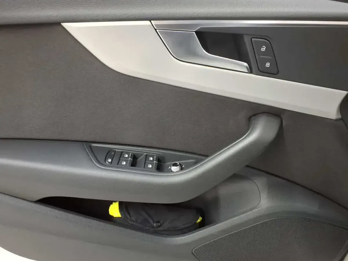 Gebraucht Audi A4 Business 163 PS (119 kW) 2022 Ibisweiß Kombi