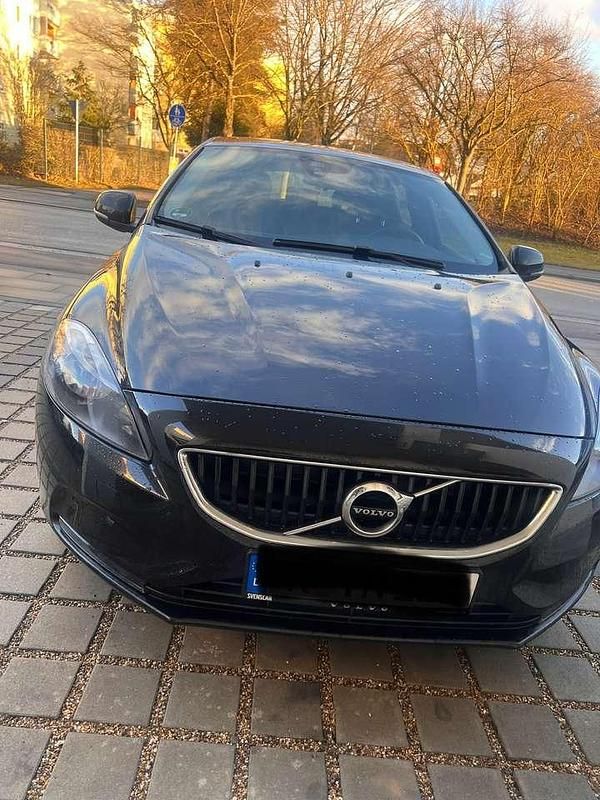 Gebraucht Volvo V40 Kinetic 152 PS (111 kW) 2018 Limousine