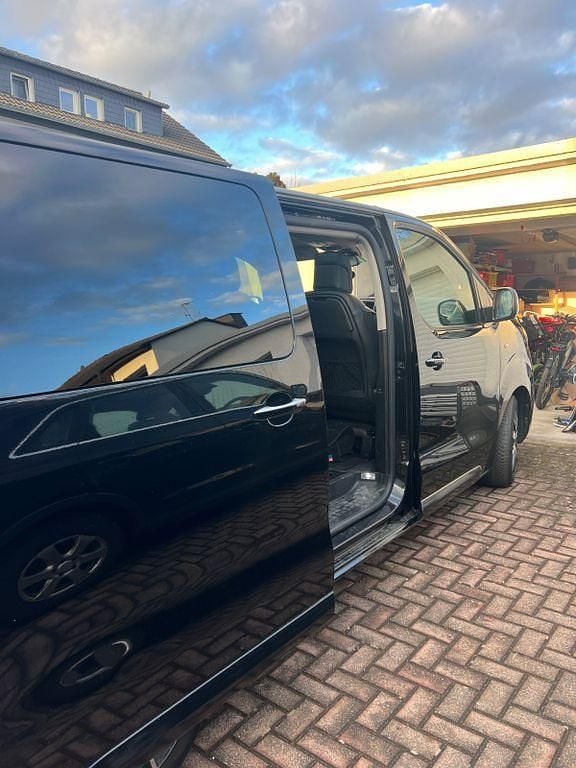 Schwarz Gebraucht 2018 Toyota Proace Executive Van / Kleinbus | 28.500 € (Fairer Preis) - Bild 1/4