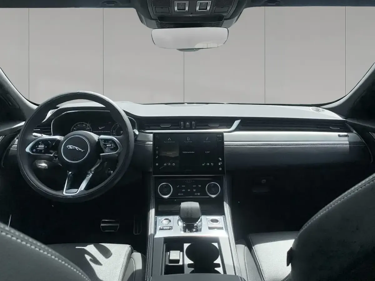 Second-hand Jaguar F-Pace R-Dynamic 304 CP (223 kW) 2024 Albastru SUV
