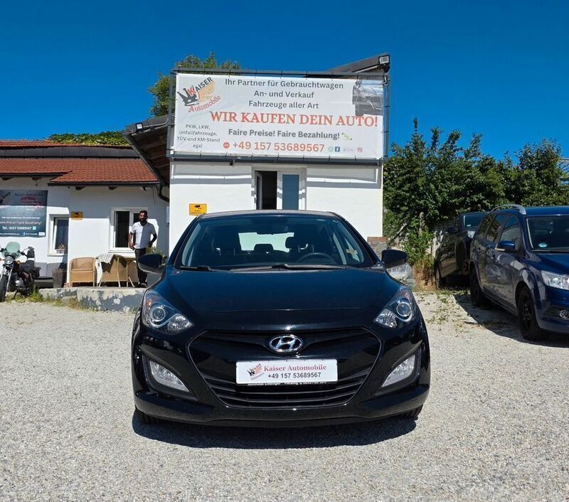 Schwarz Gebraucht 2012 Hyundai i30 Intro Edition Limousine | 4.300 € (Fairer Preis) - Bild 1/4