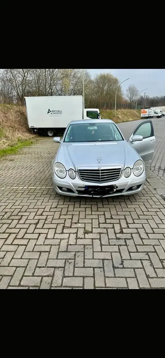 Gebraucht Mercedes E220 170 PS (125 kW) 2007 Silber Limousine